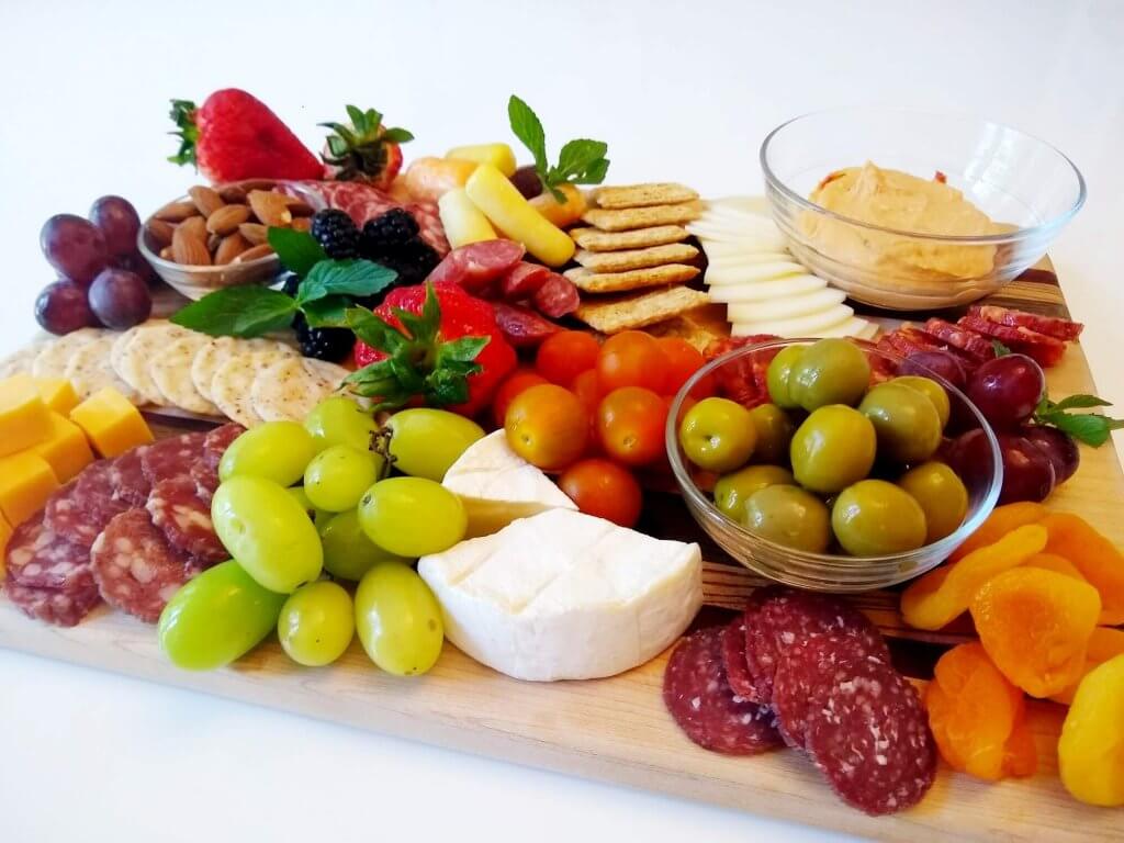 carnivore-club-charcuterie-spread